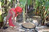Ethiopia - Preparazione del kotcho pane tradizionale - 05